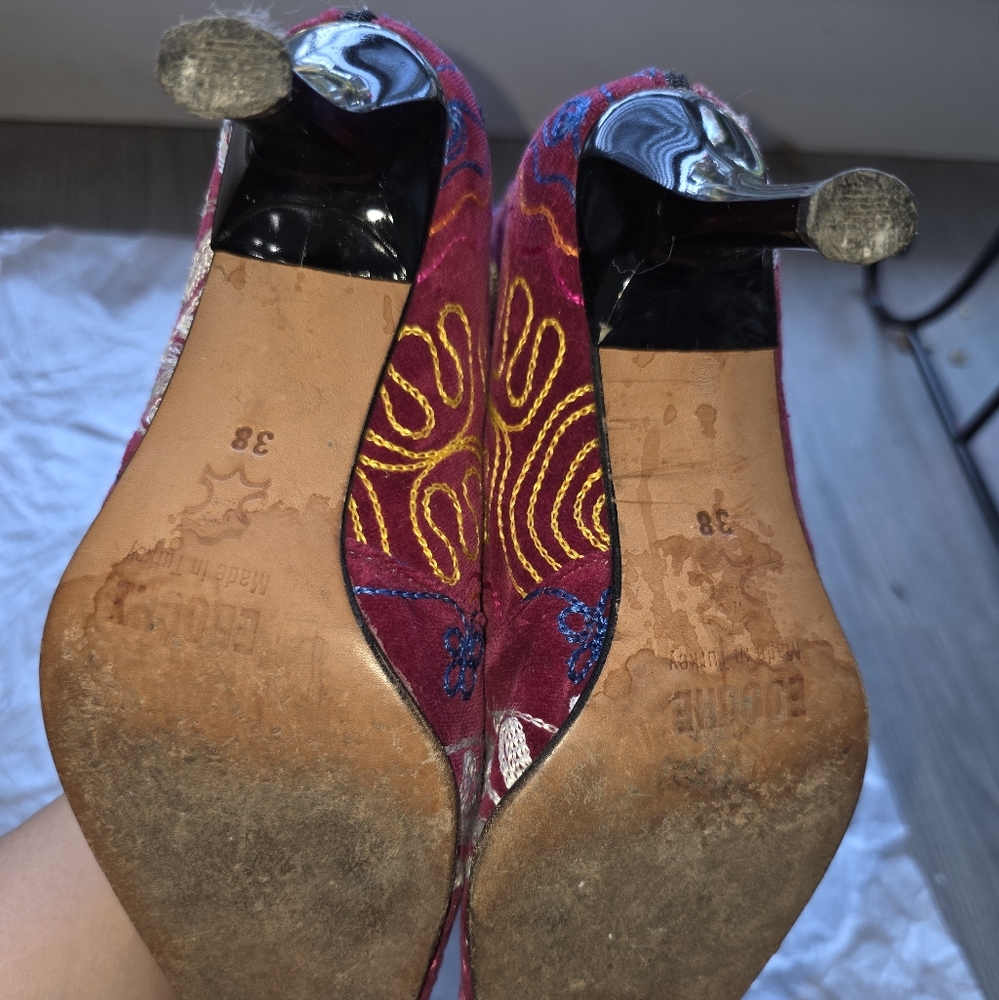 Edoche Hand Embroidered Boots - Size 38 - Picture 10 of 11